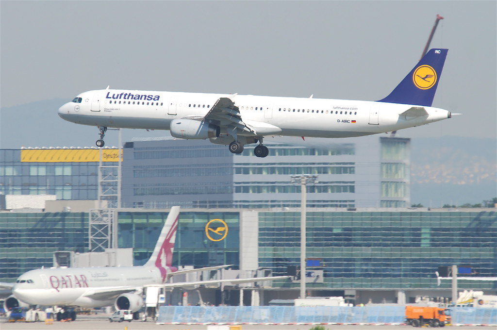 Airbus A321-131 de Lufthansa ;  D-AIRC@FRA;06.07.2011/603fc