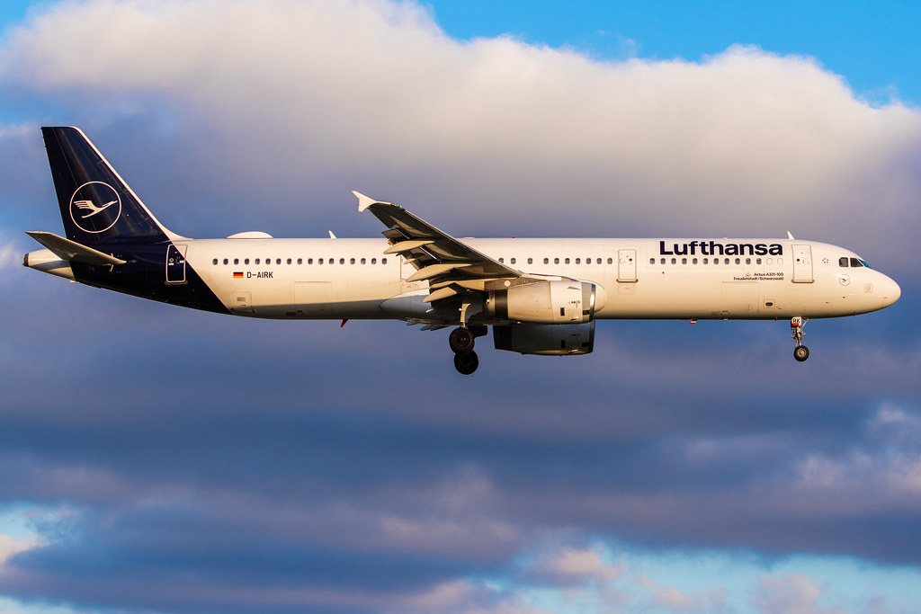 Aéroport de Hambourg (HAM/EDDH) : Lufthansa (LH / DLH) |  Airbus A321-131 A321 |  D-AIRK |  MSN 0502