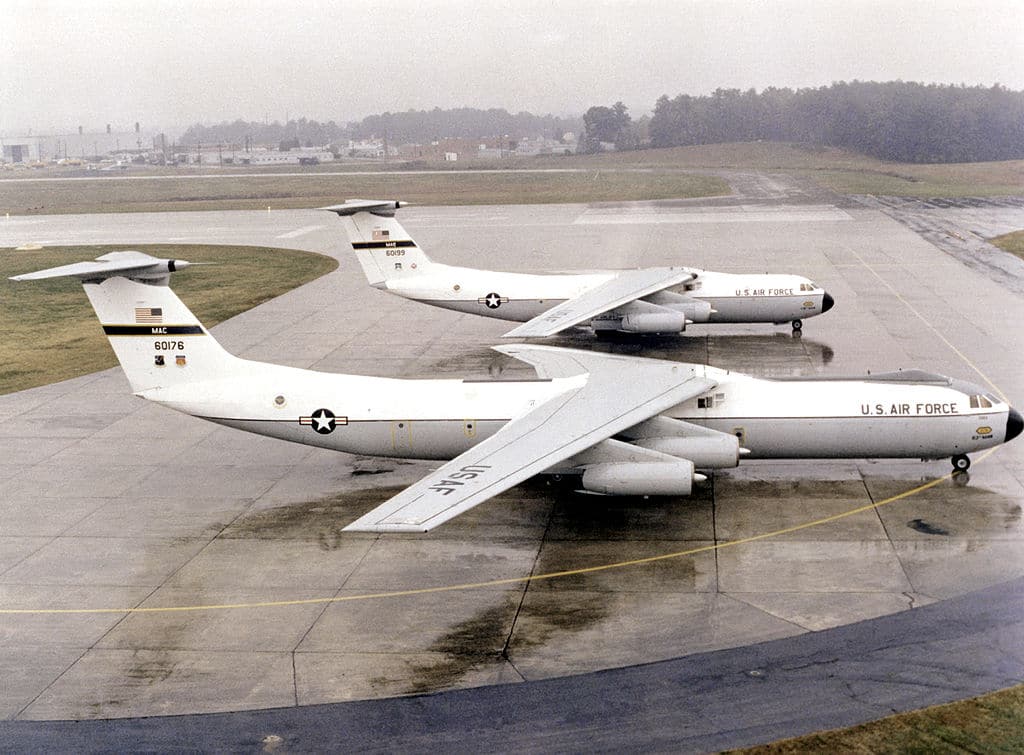 Aeronautique-commerciale-Critique-de-livre-Lockheed-C-141-Starlifter