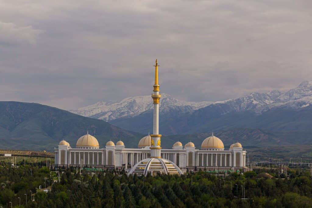 Aviation-commerciale-flydubai-reprend-ses-vols-vers-Achgabat-au-Turkmenistan