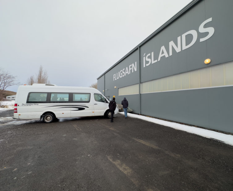 Notre premier arrêt à Akureyri était le musée islandais de l'aviation - ce n'est pas énorme mais il est chargé d'histoire
