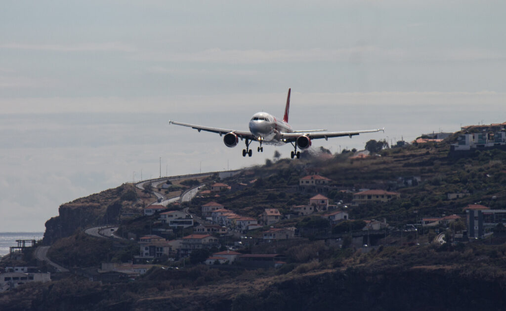 Approche de l’aéroport de Funchal (UK Aviation Media)